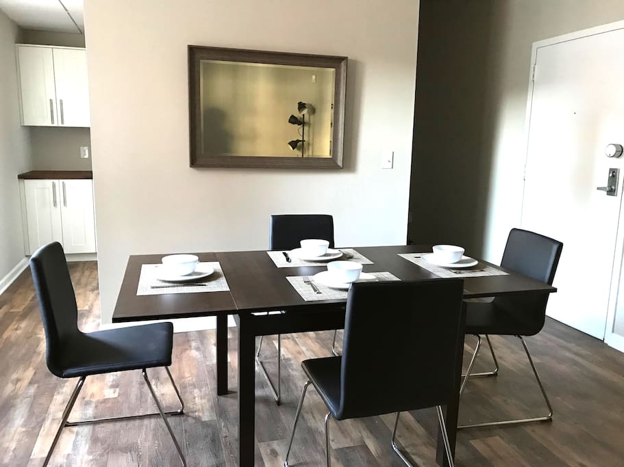 Dining Table extending to Seat 4