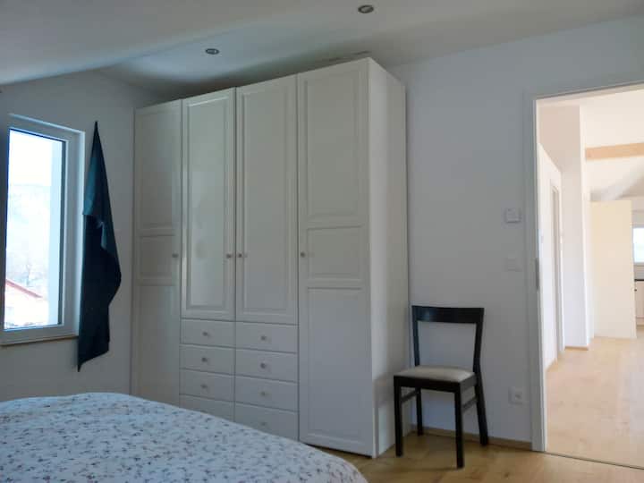 第一间卧室的衣柜