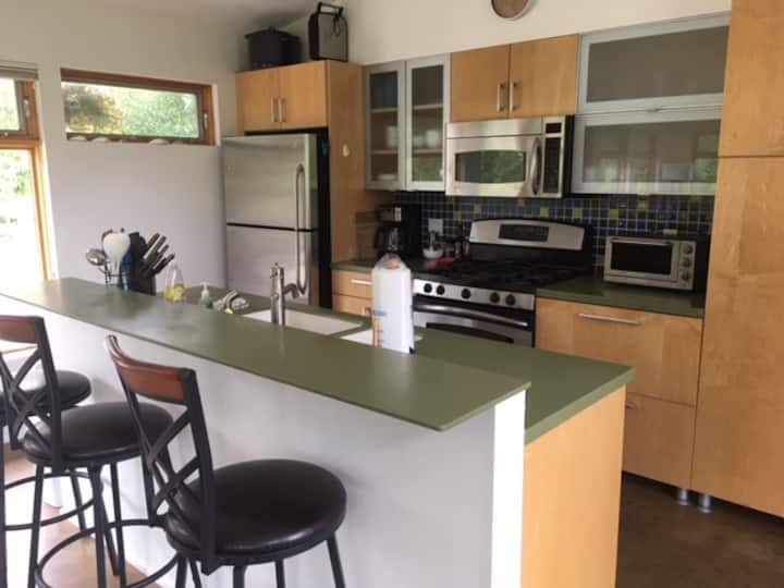 3br, 2 Ba Modern Home - Privacy With Wildlife! - Round Pond, ME