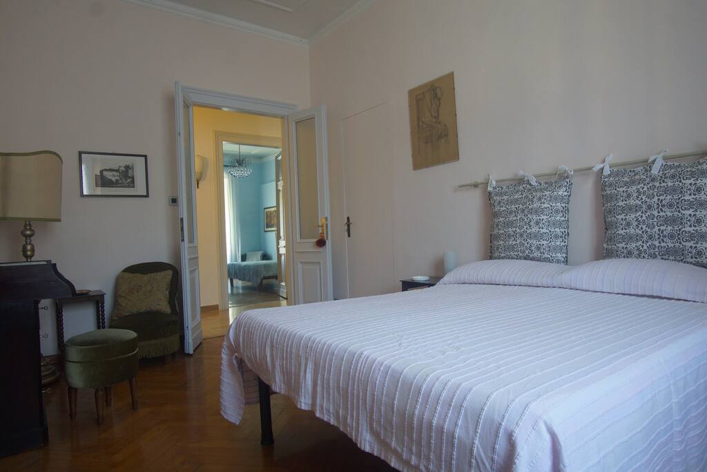 Letto matrimoniale camera rame