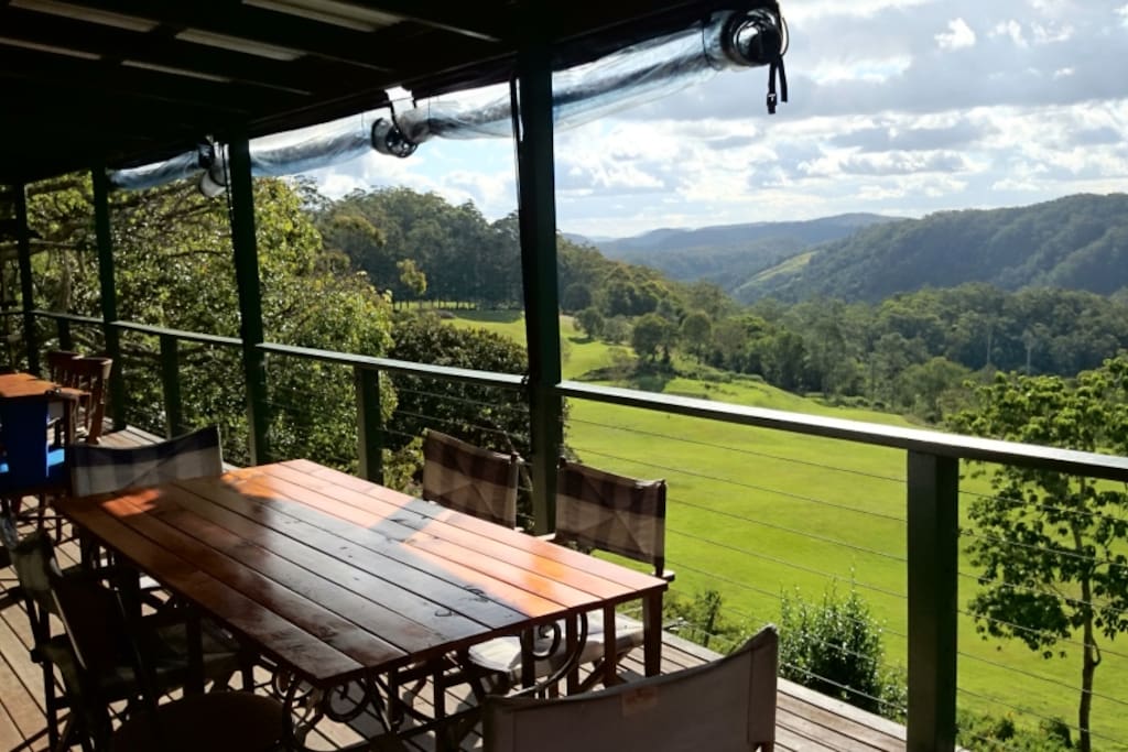 Large north facing deck overlooking Koondallila falls.