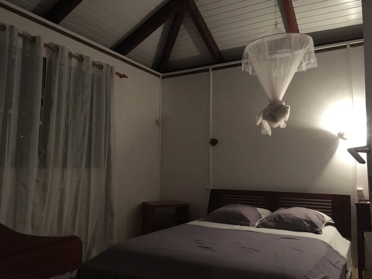 Habitación principal 1 (por la noche) 