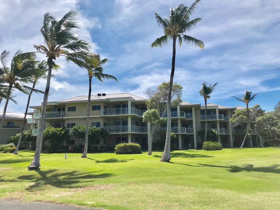 Private location with mountain view bordering with golf course