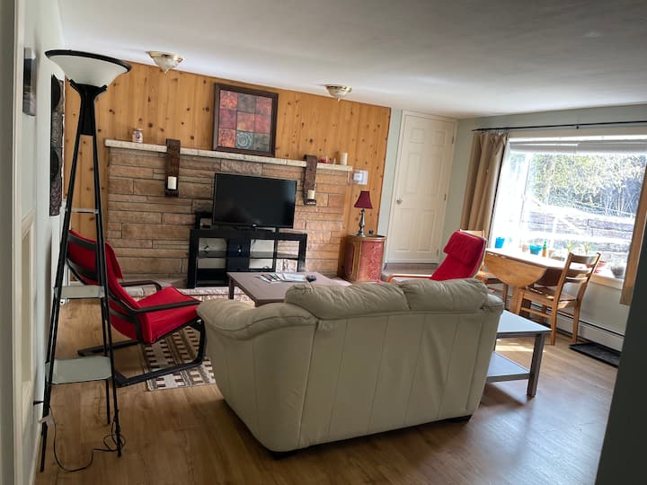 Alaska Mountain in the Morning Houses for Rent in Eagle River, Alaska