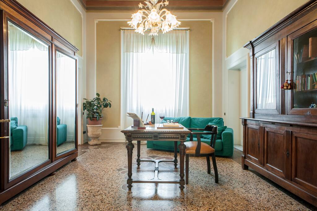 Studio Privato della Suite