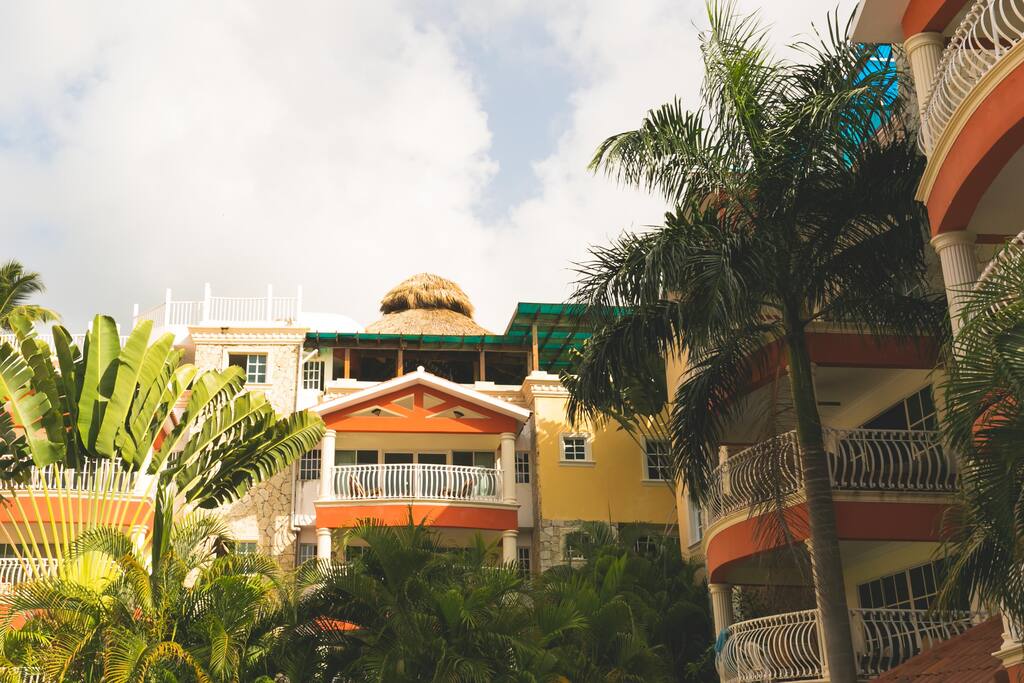 Mi apartamento el ultimo incluyendo la terraza con techo de cana y yacuzzi