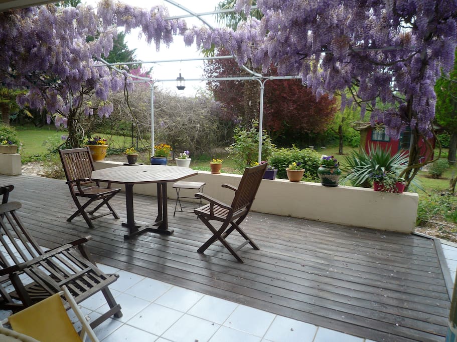 Possibilité de prendre ses repas sur la terrasse