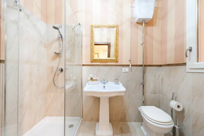 Supercomfort: 3+1 bdrms 4baths Duomo 0,14mi =230 m gallery image 3