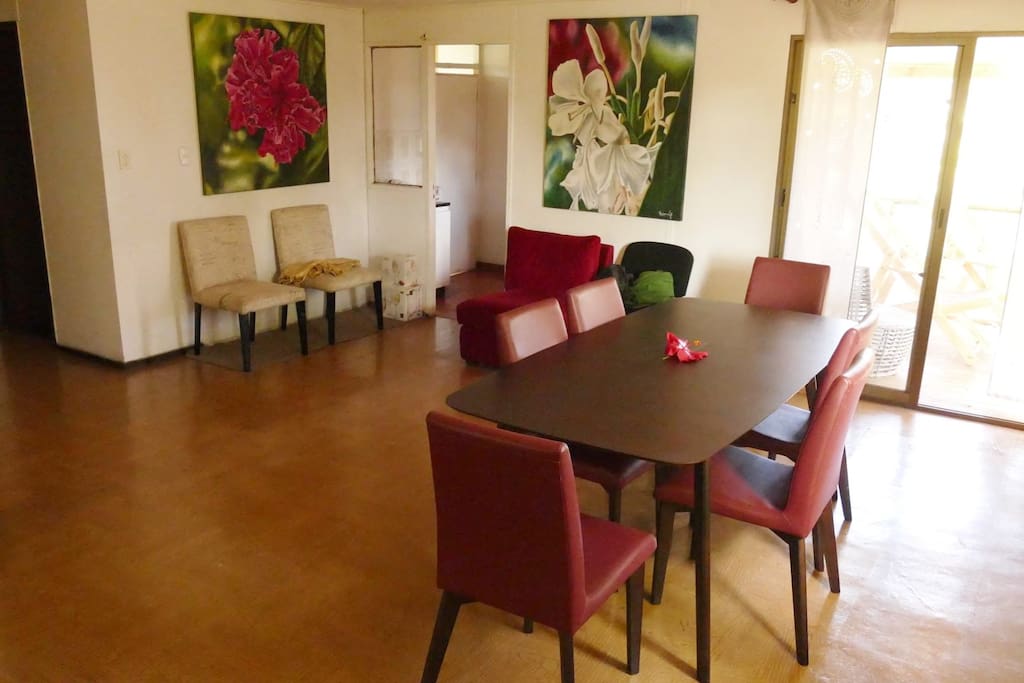 Sala de comedor para almuerzos y cenas y muchas risas.