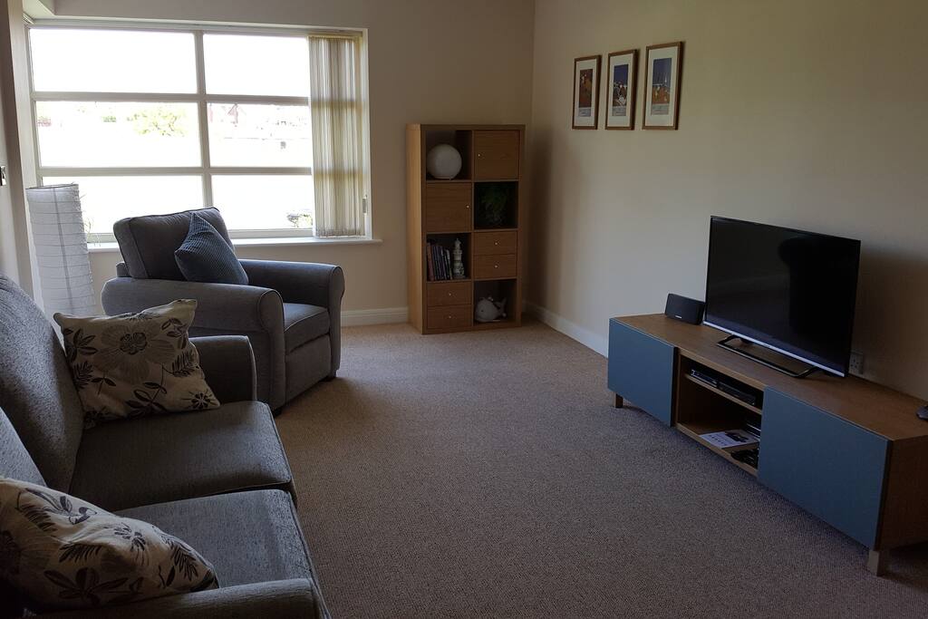 Freesat TV, DVD, bluetooth speaker, iPod dock and wi fi.