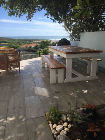 Family Beach House in Scarborough gallery image 4