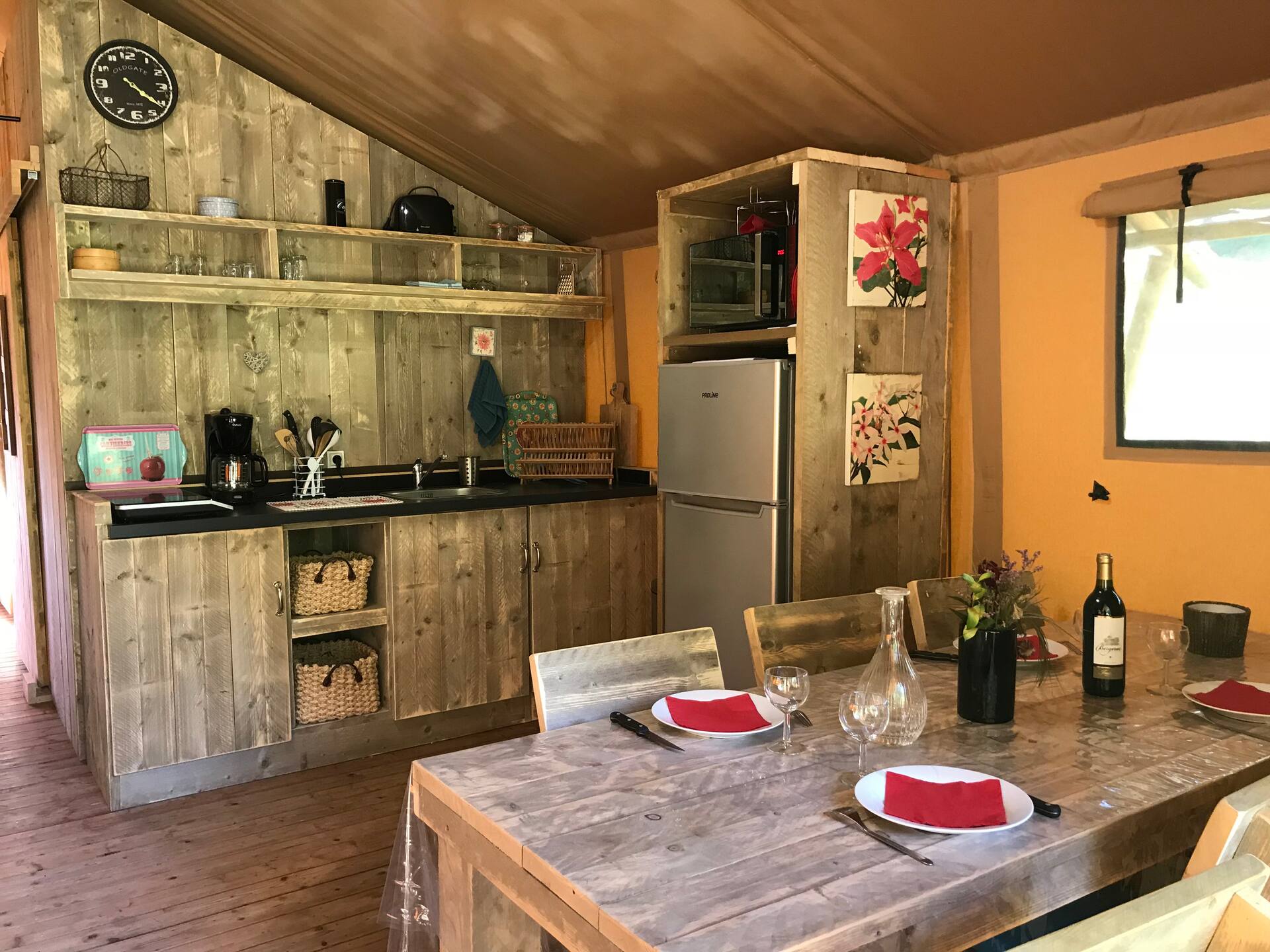 Large comfortable 6p cottage in beautiful estate and pool — photo 4