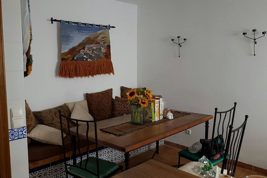 Dining room/kitchen area