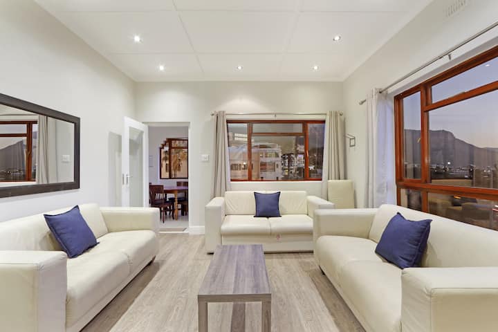 Camps Bay Beachfront 2 Bedroom Apartment - Kapstaden