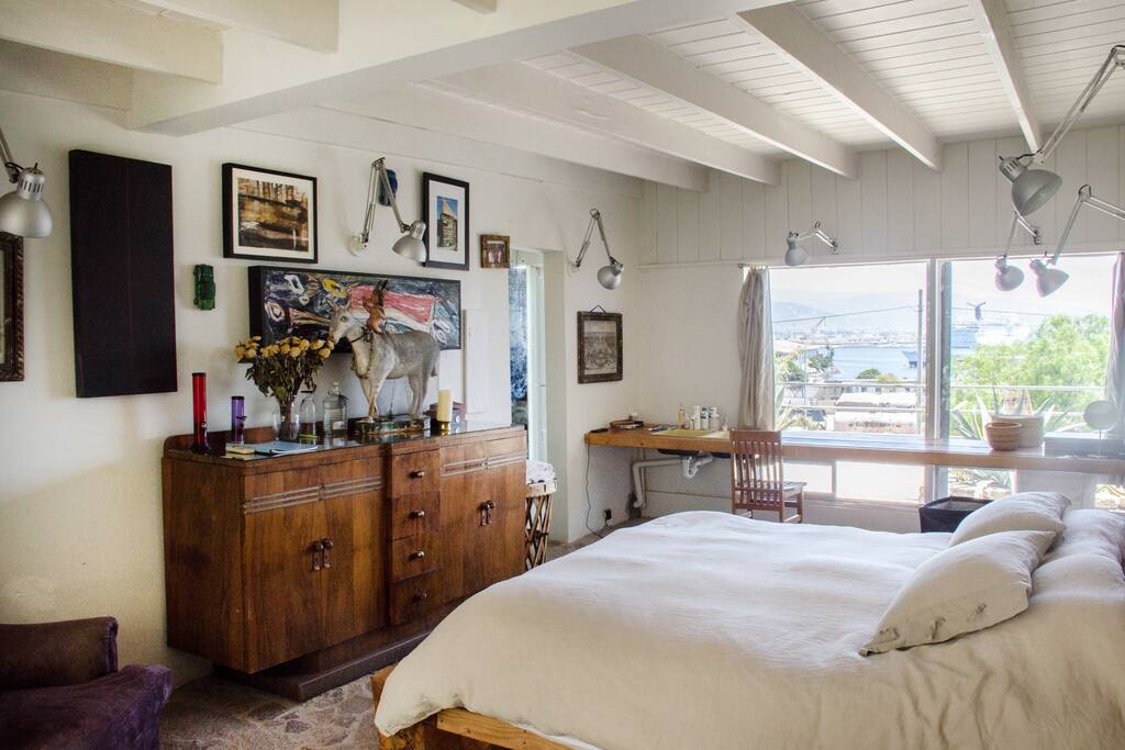 king size bed w/ ocean view