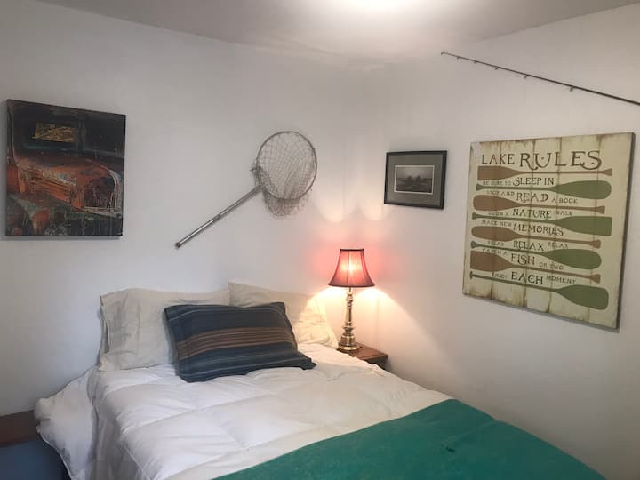 Cozy little bedroom with a double bed (fishing room)