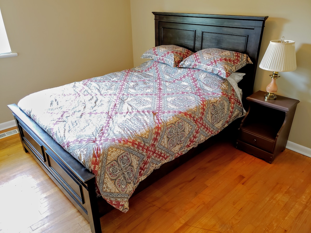 Спалня #3 с двойно легло queen size