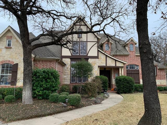 Paradise Home! Pool and Outdoor Living Area gallery image 5