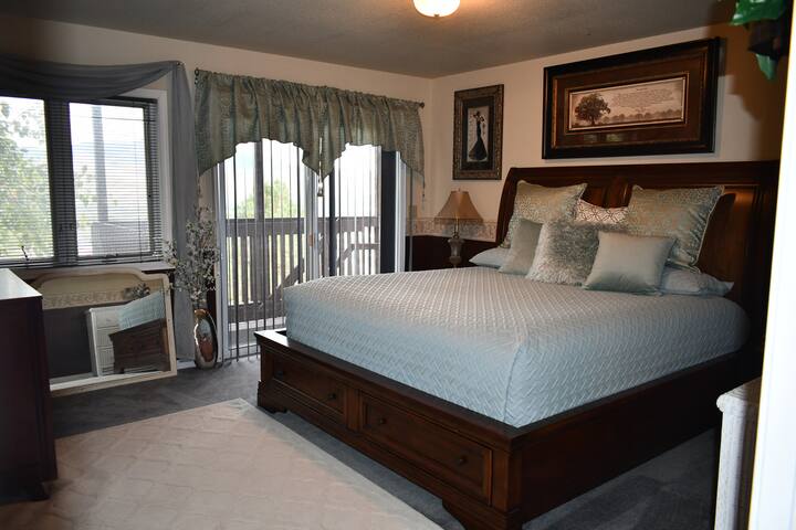 Beautiful home overlooking the Bitterroot Valley!