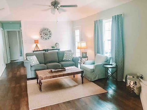 Popular Airbnb listing: The Cottage at Chapel Ridge <15 min from Magnolia in Waco
