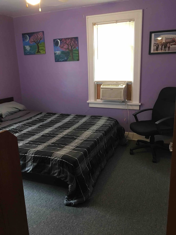 Bedroom #2. Queen bed.