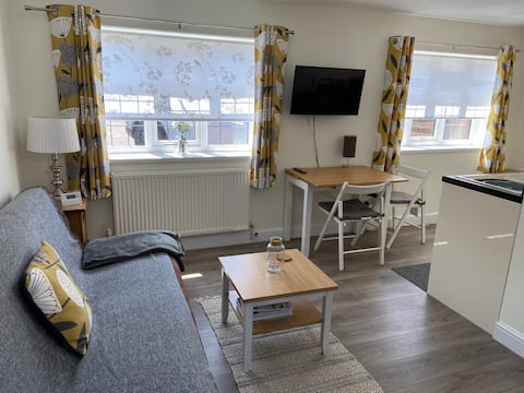 Popular Airbnb listing: A gorgeous new studio close to Newstead Abbey in Gedling