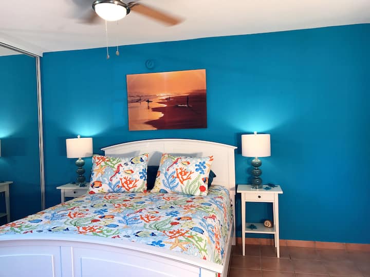 Krásna hlavná spálňa s kvalitnými matracmi a vankúšmi.