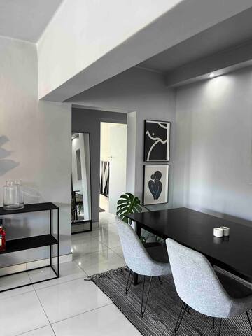 Beautiful, Modern Seaside 3 Bedroom Apartment gallery image 4