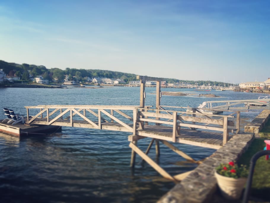 Oceanside location in Downtown Boothbay Harbor, Park & Walk to Everything!