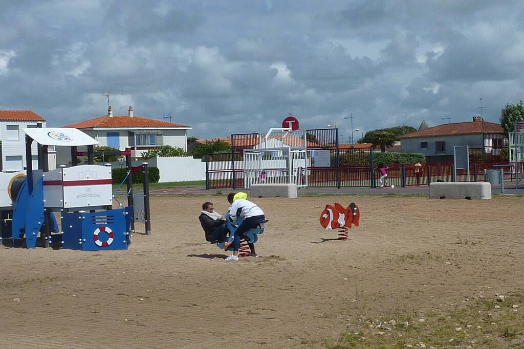 espace pour enfant ,skate parc, terrain de basket