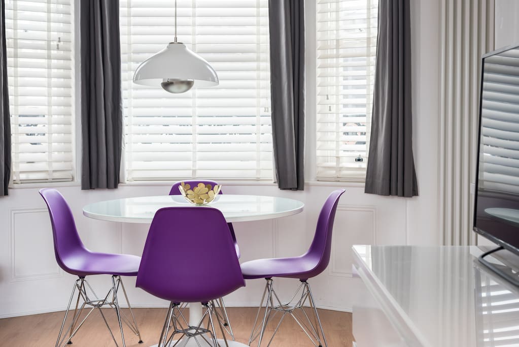 Dining table for up to 4