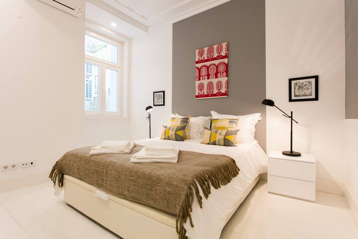 FLH Downtown Modern Flat gallery image 2