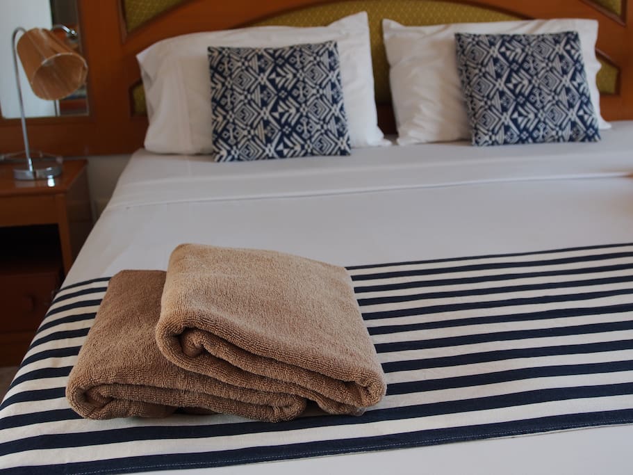 Fresh linen, towels. King size bed. Twin beds are not available.