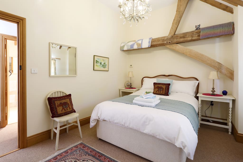 Pocket sprung 4ft6ins bed tastefully decorated room