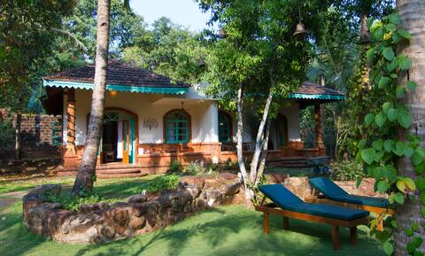 Quinta da Santana- Luxury Country Poolside Villa