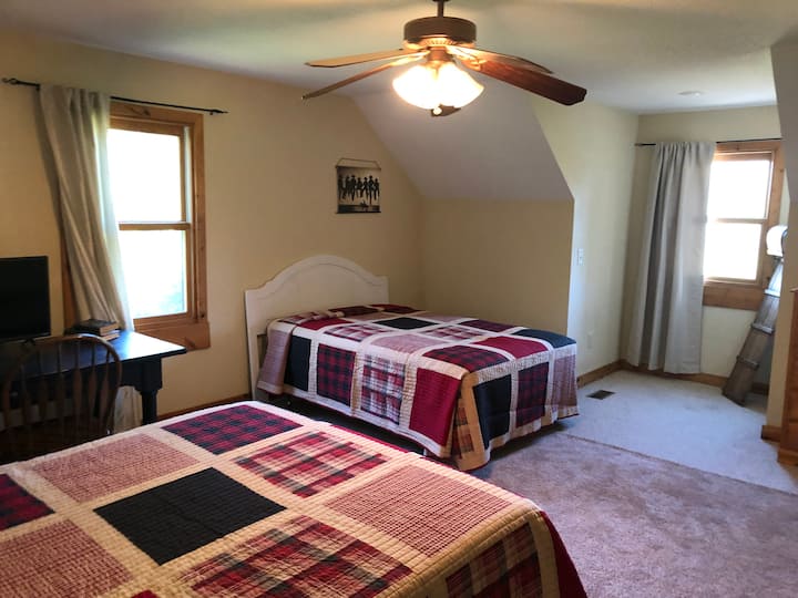 chumba cha kulala #2 na malkia na watu wawili