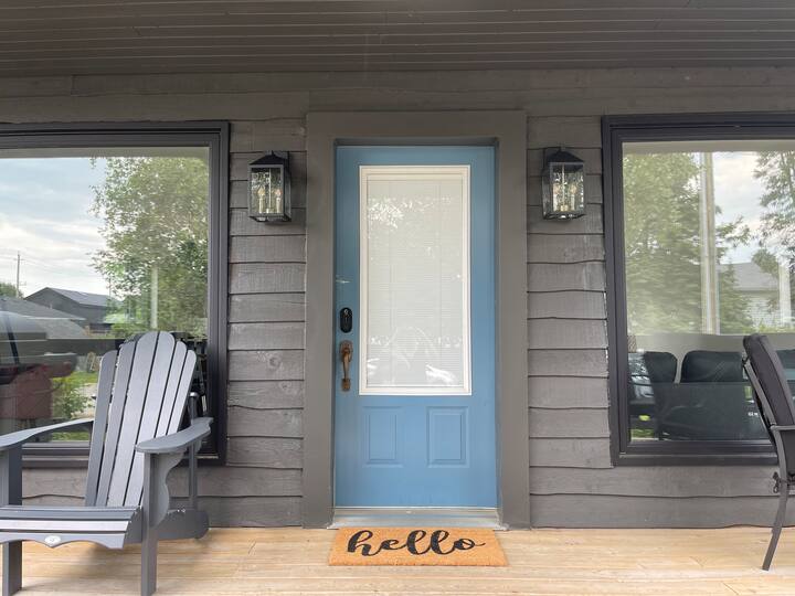 Hillside Hideaway in the Heart of Port Stanley