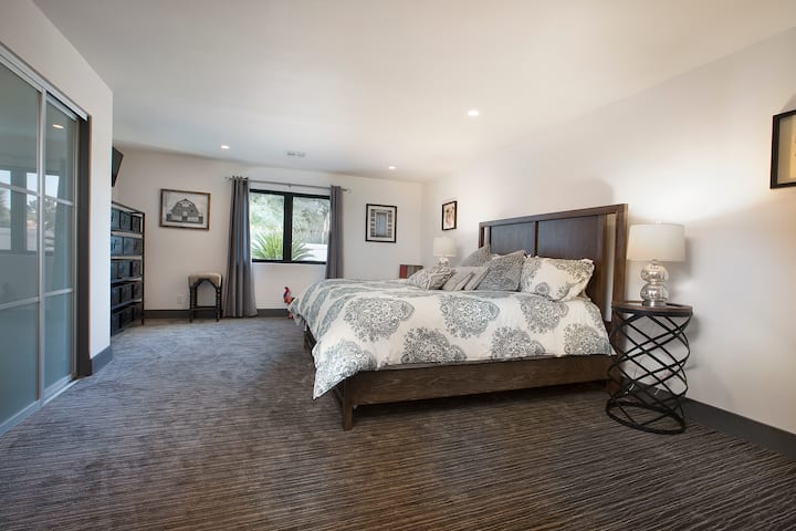 HALL BEDROOM WITH KING BED