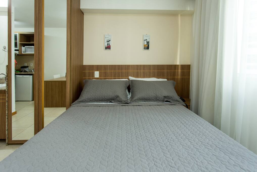 Cama casal.