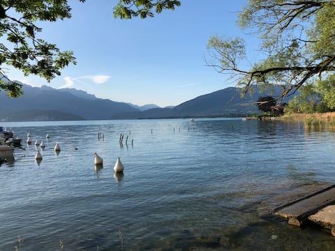 Popular Airbnb listing: Cozy Apartment Terrace 35m2 Lake/Mountains/Clim in Sevrier