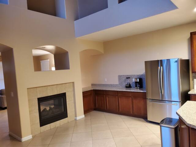 EDC Mini Castle 4 – NEW HOME – 12 Min to strip gallery image 2