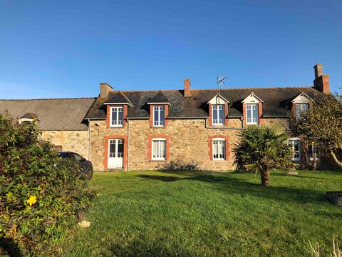 Renovated Breton house, sleeps 12 in Ploubalay