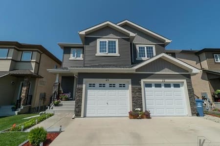 Private & Cozy Furnished Basement Suite/Wifi&Coffe