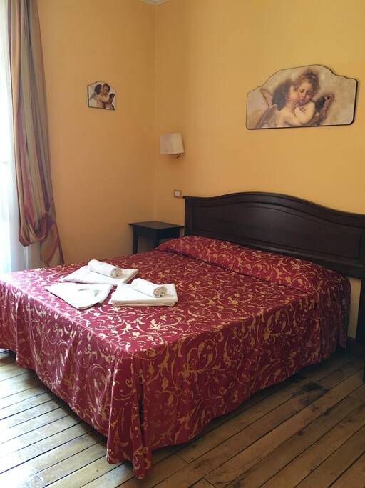 Letto Matrimoniale, Finestra