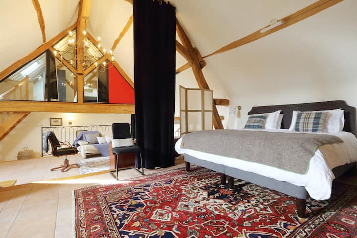 Chambre loft au 1er étage, avec literie 180 de grande qualité