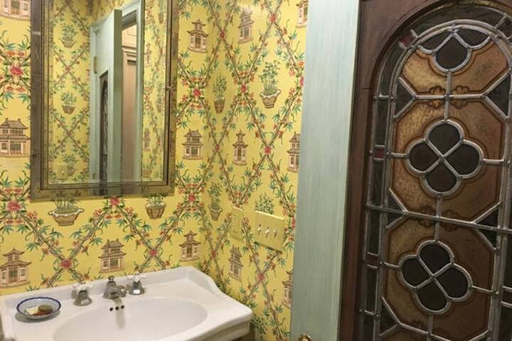 2000 sqf Duplex in Townhouse gallery image 4