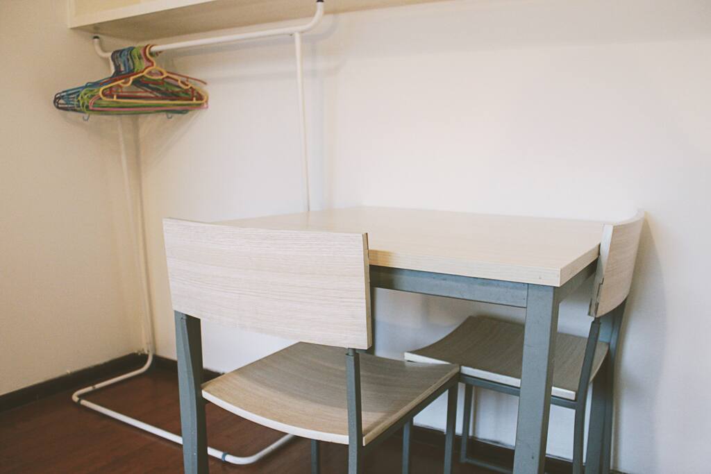 就餐区域 . 大房间
Large bedroom desk space