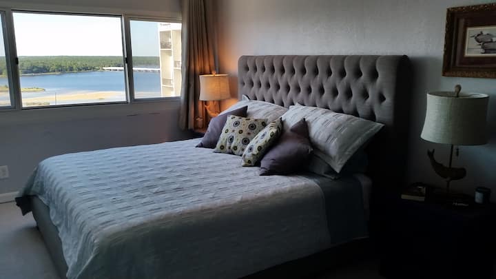 سرير كينج جديد ، بياضات نظيفة..