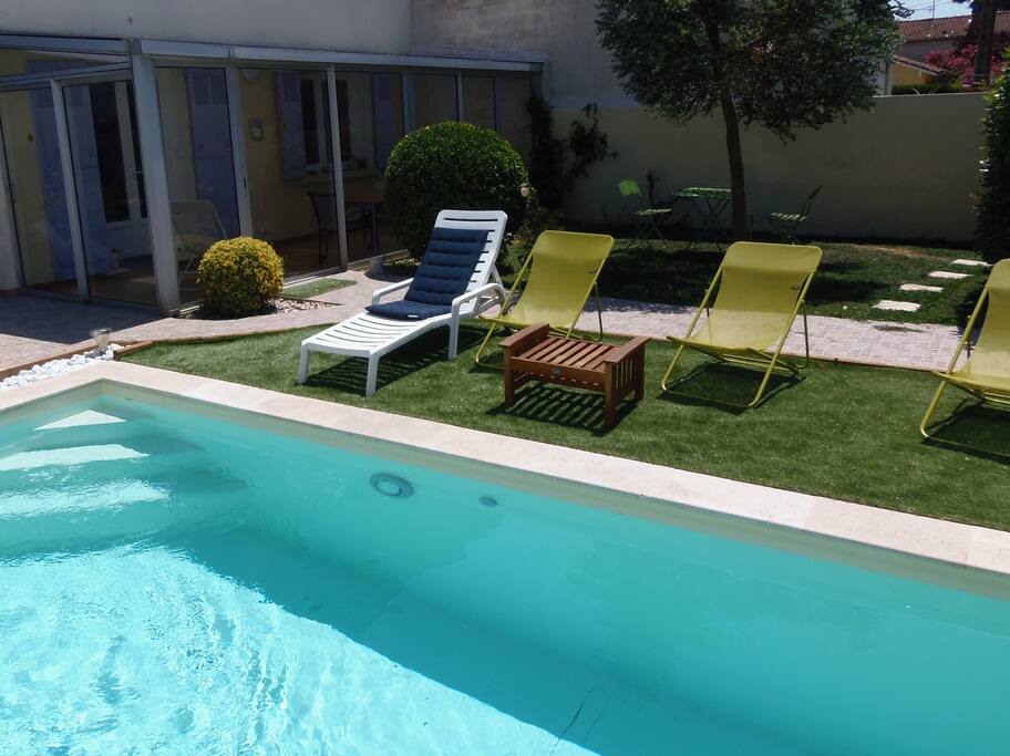 Piscine plein Sud - chauffée d'Avril à Octobre.