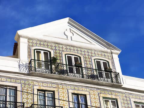 Central And Typical Apartment in Lisbon